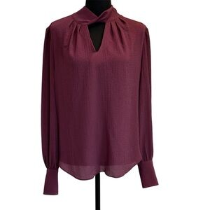 RW&CO Maroon Burgundy pleated Twisted-Mockneck peephole Blouse long sleeve Sz M